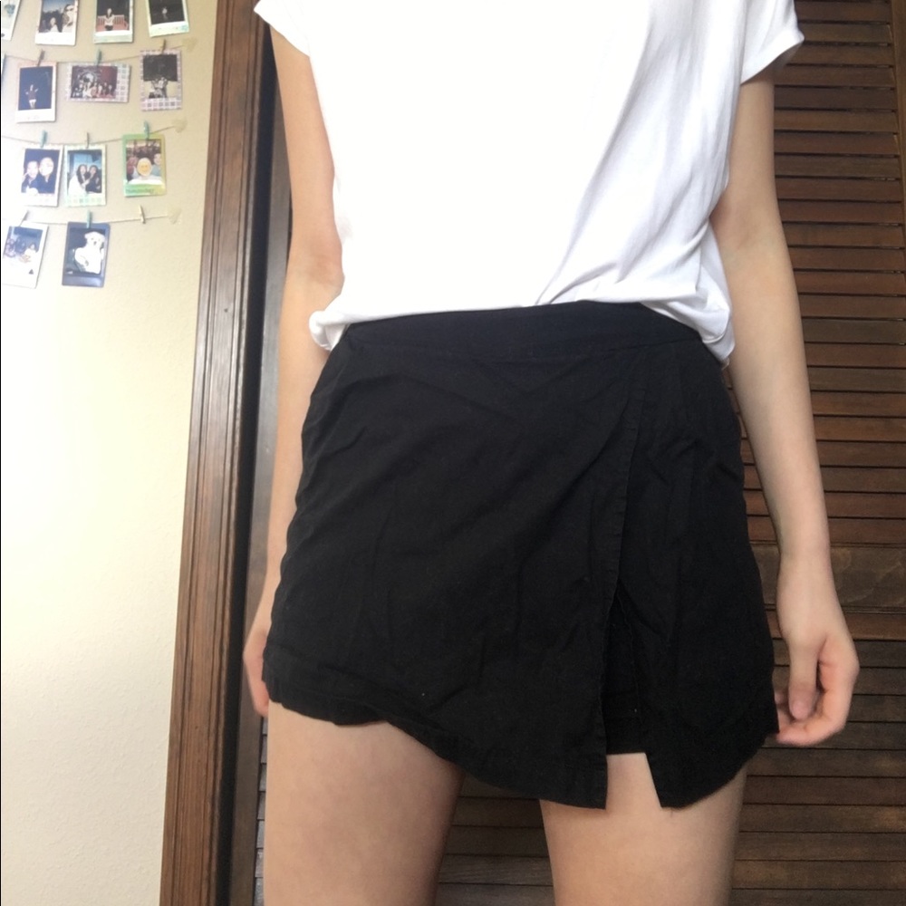 Black skort with elastic waist